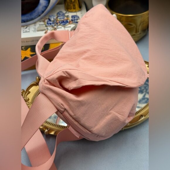 🆕 lululemon athletica 🧿 NWT Curved Crossbody Bag 3L, Light Pink - Picture 7 of 15